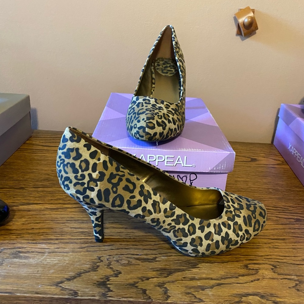Ladies leopard print “ suede” pumps